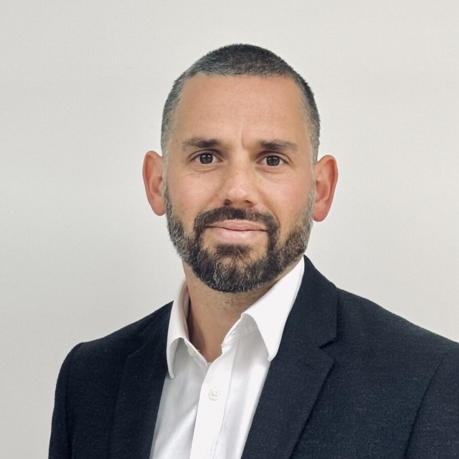 Tom McNeil headshot